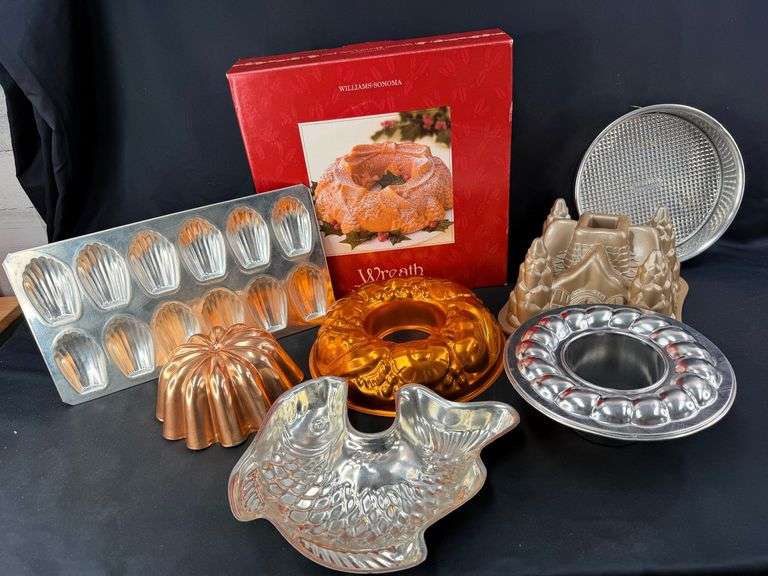 Hansel & Gretel's Baking: A Collection of Whimsical Cake and Mold Pans image