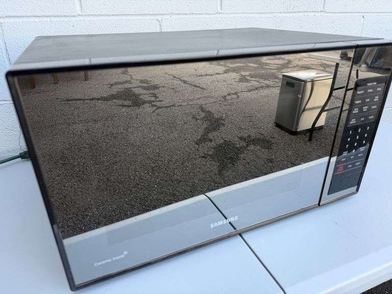 Samsung Microwave Oven - Ready to Reheat Your Culinary Dreams! image