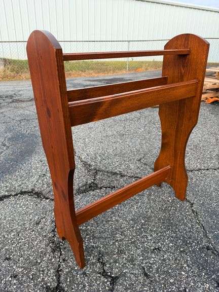 Quilt Rack: A Stylish Home for Your Textile Treasures! image