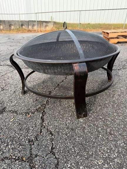Outdoor Fire Pit with Spark Screen image