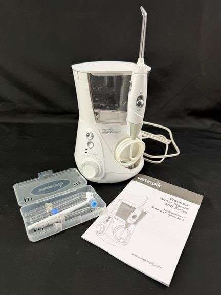 Waterpik Water Flosser 600 Series with Tips image
