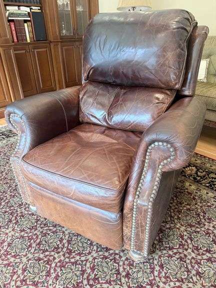 Distinguished Classic Leather Recliner Armchair image