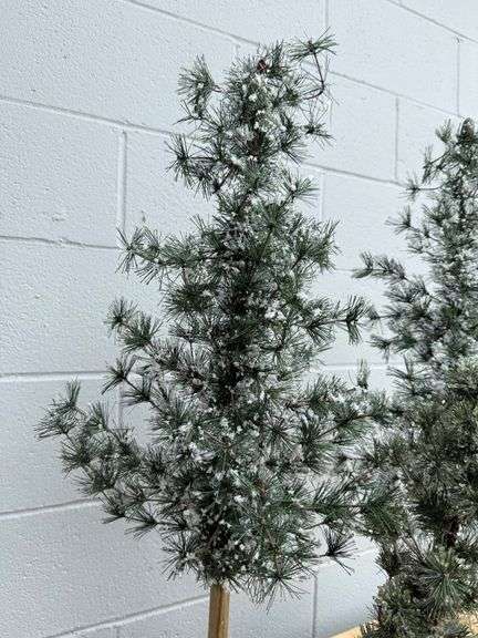 Set of Three Decorative Christmas Trees with Burlap Bases