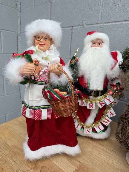 Collection of Santa Claus & Mrs. Claus Figures