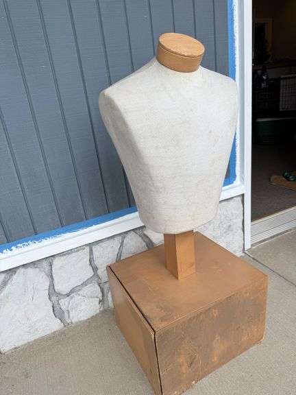 Freestanding Dress Form Mannequin