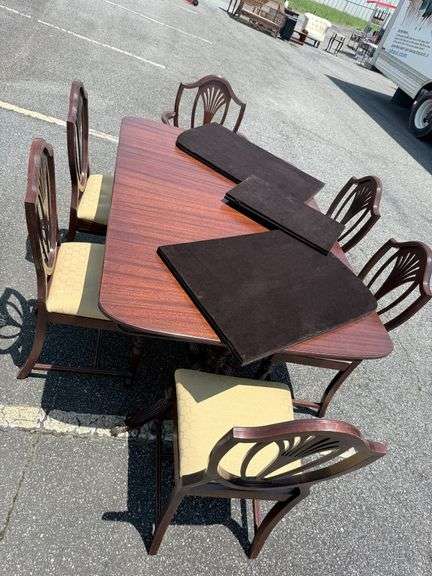 Dining Room Set with Table, Leaves, and 6 Chairs image