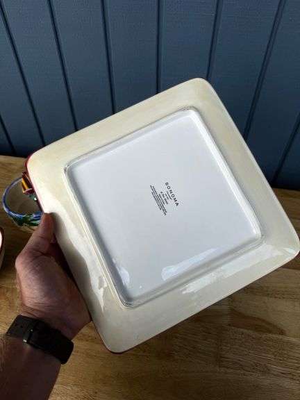 Tropical Inspired Home Decor: Dishes, Spreader, and Pineapple Lamp