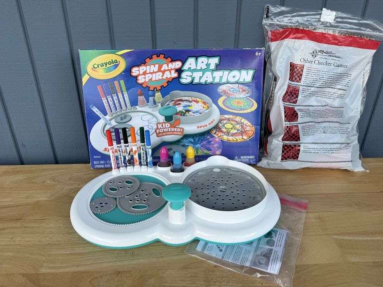 Spin Art & Checkers Fun Pack image