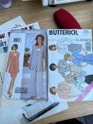 Singer Ultralock Serger Sewing Machine with Accessories and Sewing Patterns