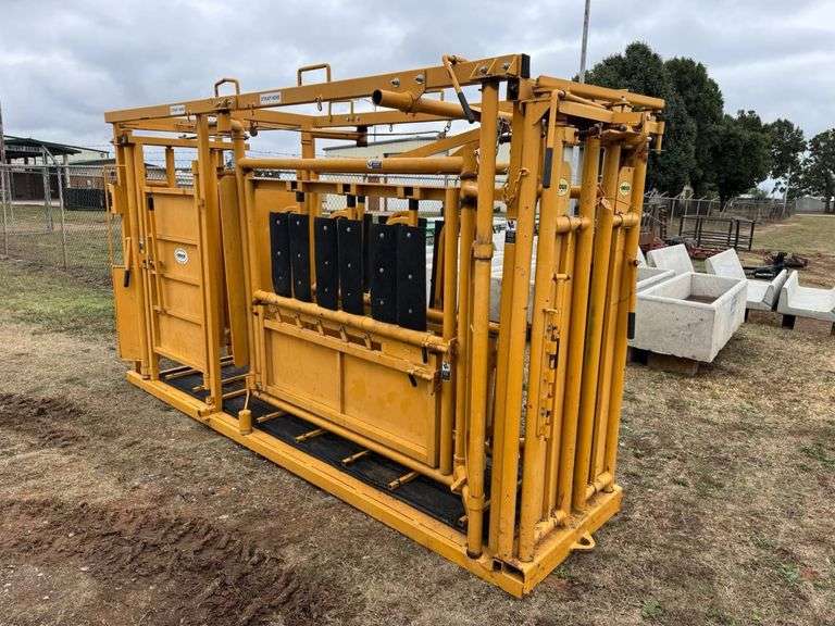 Sioux Cattle Metal Chute image