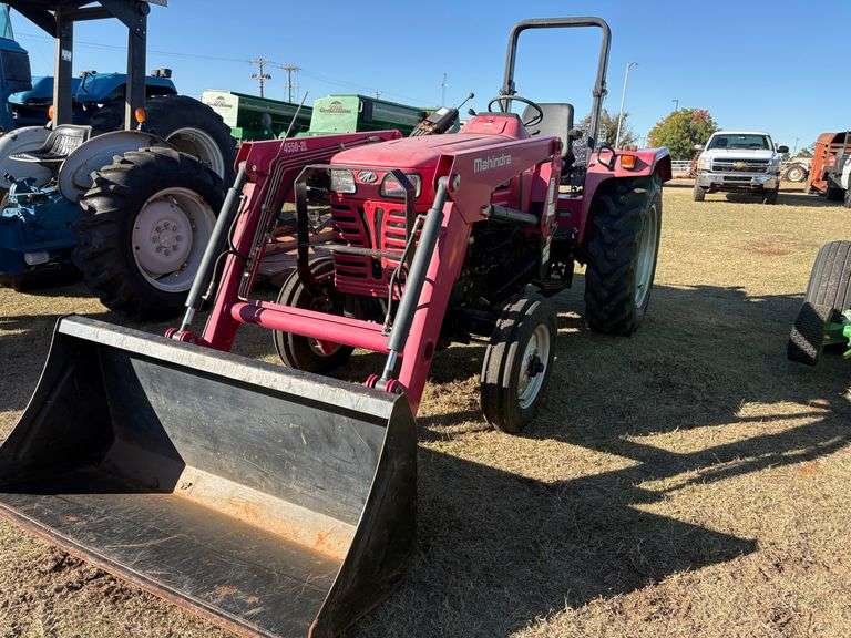 2014 Mahindra 4025 Tractor w/ Front End Loader