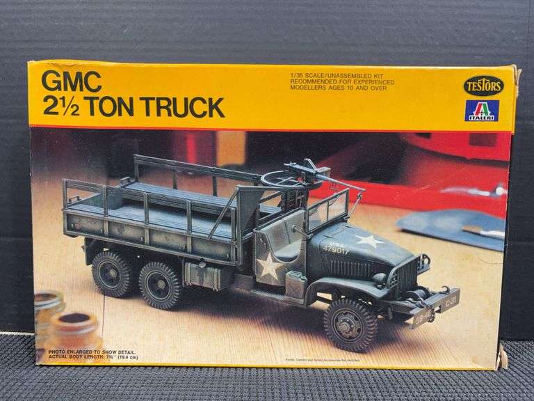 Italeri GMC 2 1/2 Ton Truck 827 1/35 Scale Model Kit image