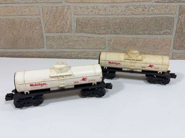 2 - Lionel Mobilgas Tank Cars SOVX #9036 image