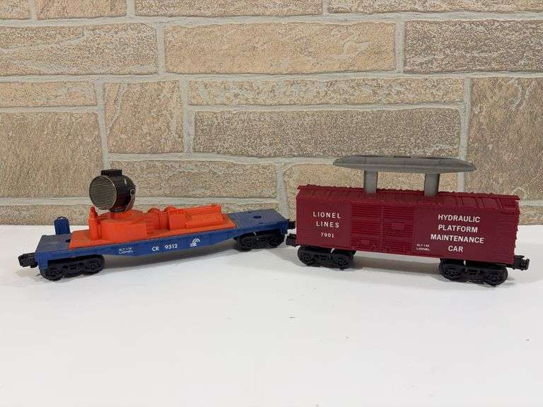 2 Lionel Maintenance Rolling Stock - #7901 Hydraulic Platform Maintenance and CR #9312 image