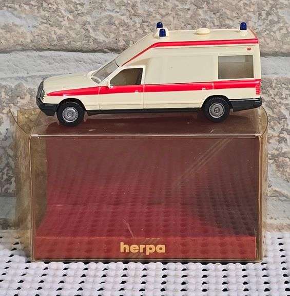 Herpa Mercedes Ambulance, 1:87 Scale image