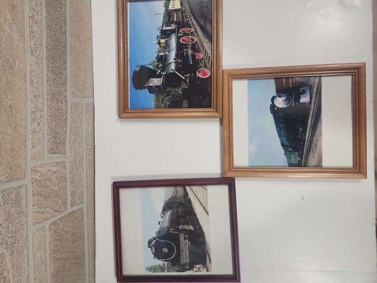 Set of 3 train pictures image