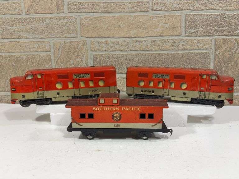 Marx Southern Pacific 3pc Tin Train Set; A-B #6000 Locomotives (1 powered), #1235 Caboose image