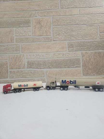 Set of 2 mobil fuel tankers image