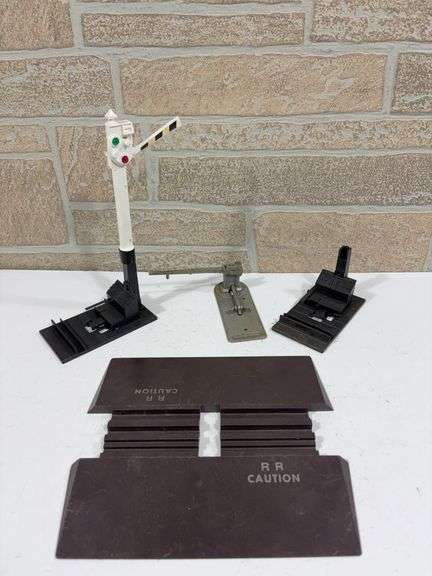 Marx R R Crossing and 2 Lionel Signals (one is broken) image