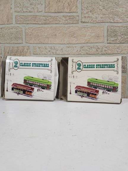 2 sets of 2 classic streetcars image