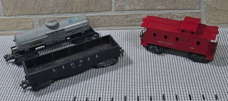 Three Lionel Rolling Stock image