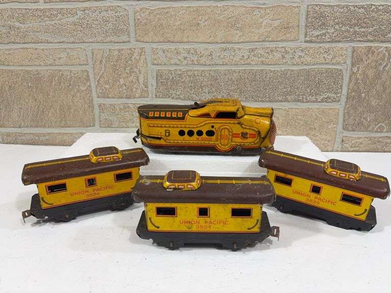 Marx Tin Union Pacific Tin Litho 4pc Group; #M10005 Wind-up Locomotive, (3) #3824 Cabooses image