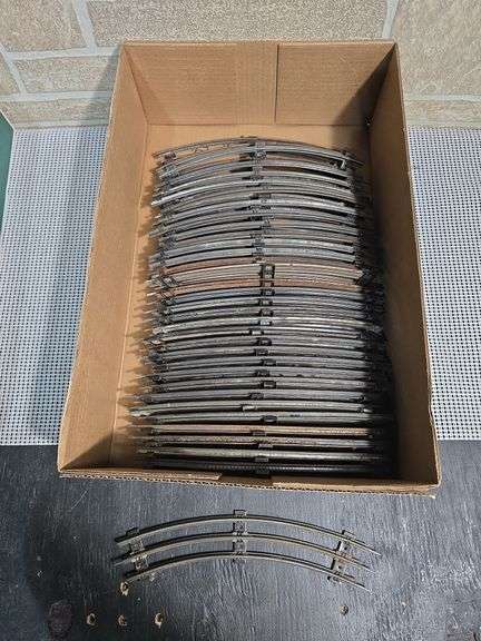 Collection of 3 rail curved sections - 34 pieces Box #1 image