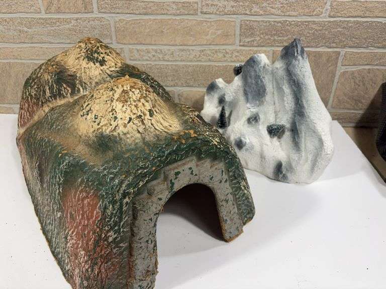 Lemax Styrofoam Snowy Mountain and Cardboard Train Tunnel image