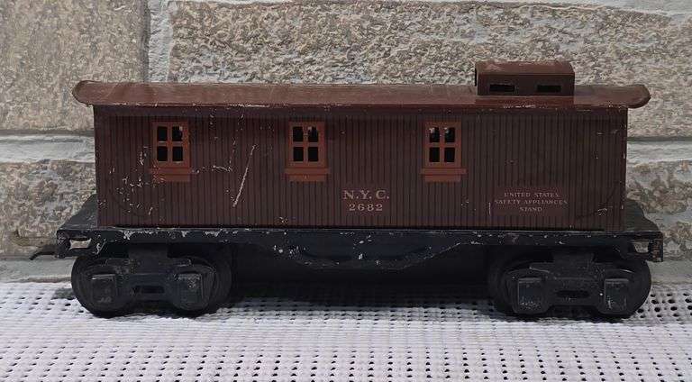 Prewar Lionel 2682 Tinplate caboose image