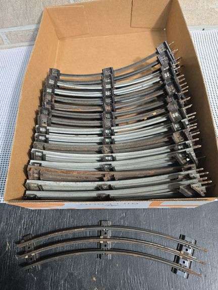 Lionel 3 Rail Curved Track Sections - 17 Pieces image