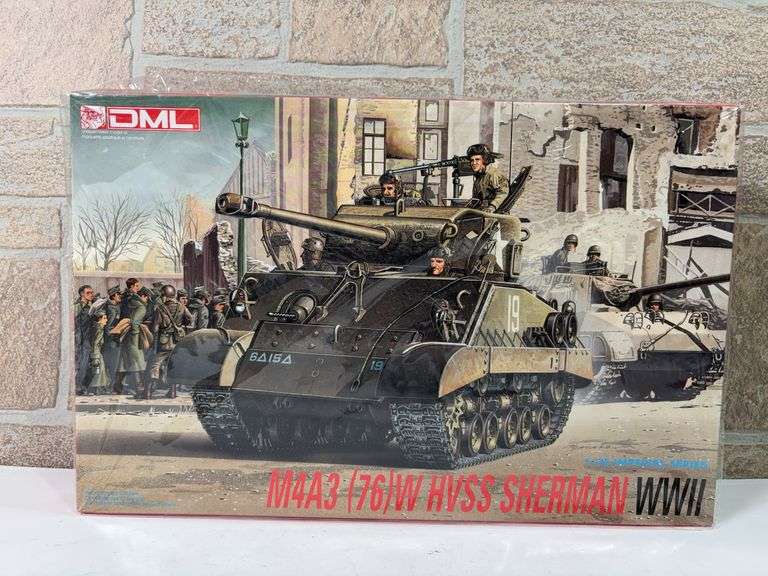 DML M4A3 (76)W HVSS Sherman WWII Model Kit 9010 image