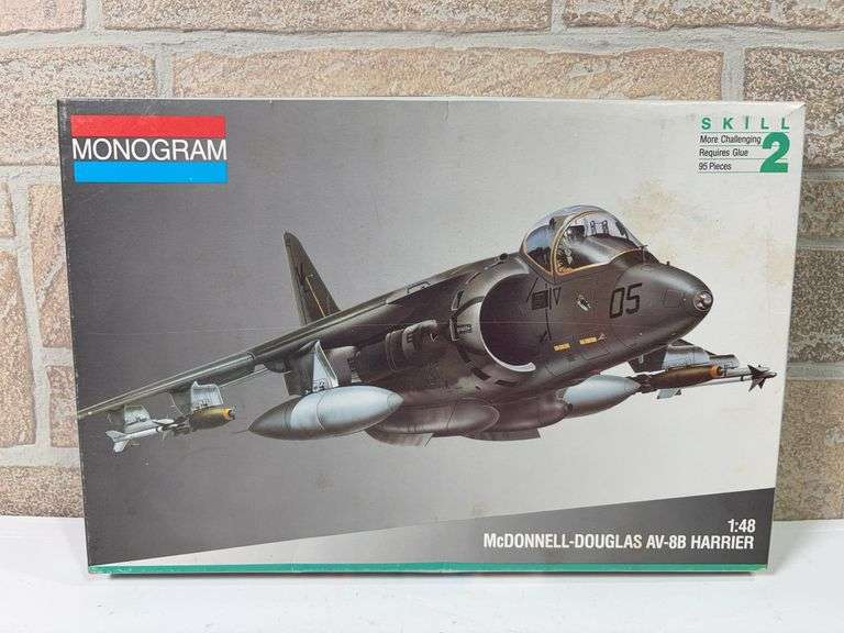 Monogram McDonnell-Douglas AV-8B Harrier 5448 image