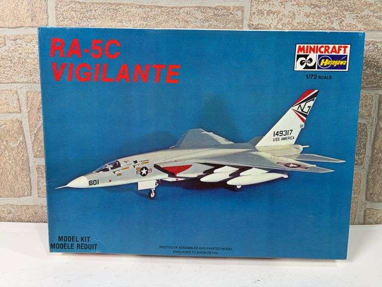 Minicraft RA-5C Vigilante 1/72 Scale Model Kit image