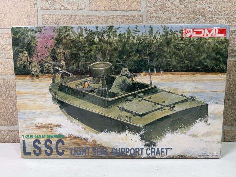 DML LSSC Light Seal Support Craft 3301 1:35 Scale Model Kit image