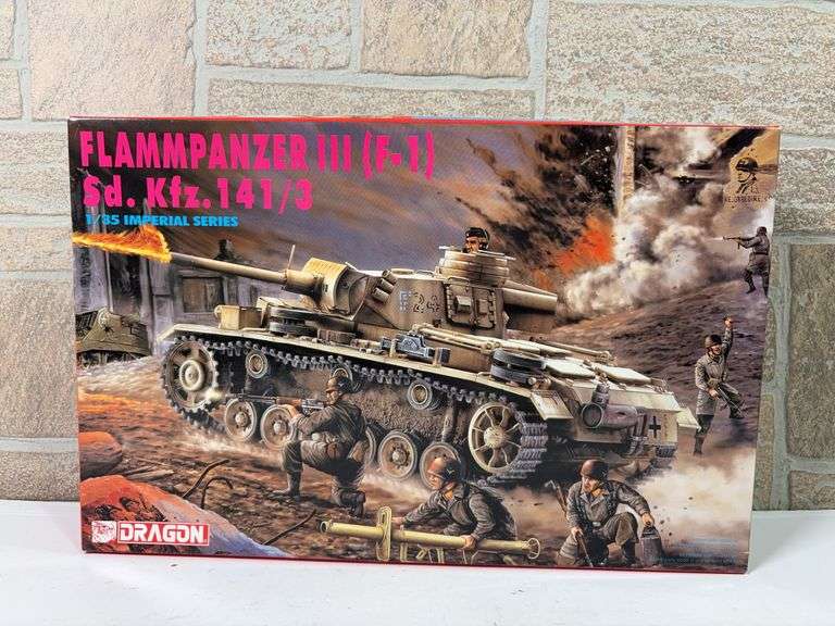Dragon FlammPanzer III (F-1) Sd. Kfz. 141/3 1/35 Scale Model Kit image