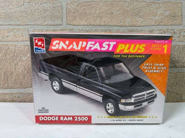 AMT/ERTL Dodge Ram 2500 SnapFast Plus 1/25 Scale Model Kit image