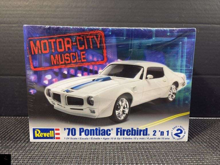 Revell '70 Pontiac Firebird 2'n 1 Model Kit - Factory Sealed