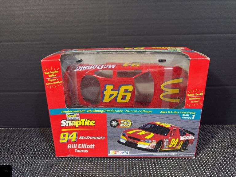 Revell SnapTite 1998 McDonald's Bill Elliott Taurus Model Car Kit