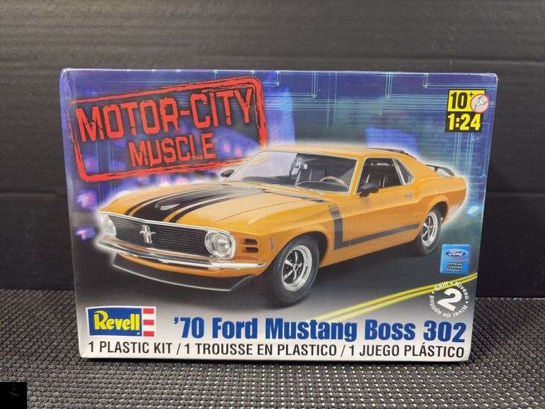 Revell '70 Ford Mustang Boss 302 1:24 Scale Model Kit