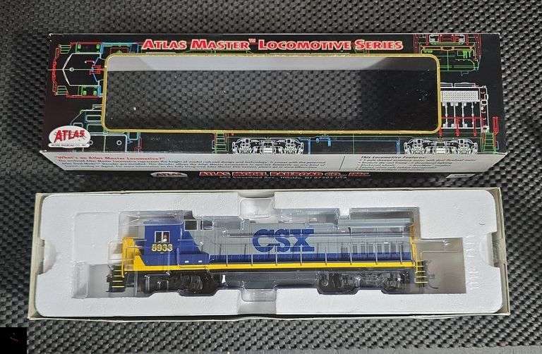 Atlas Master Locomotive Series Dash 8-40B CSX 5933 - Item 9007