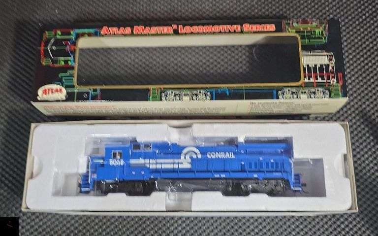 Atlas Master Locomotive Series Dash 8-40B Conrail #5068 Model Train