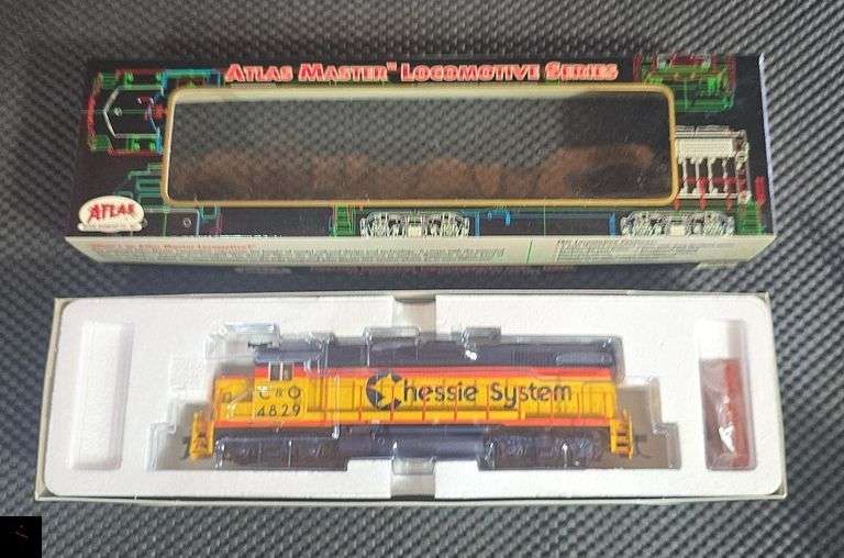 Atlas Master GP-38 C&O 4829 Chessie System Locomotive #9154 - In Box