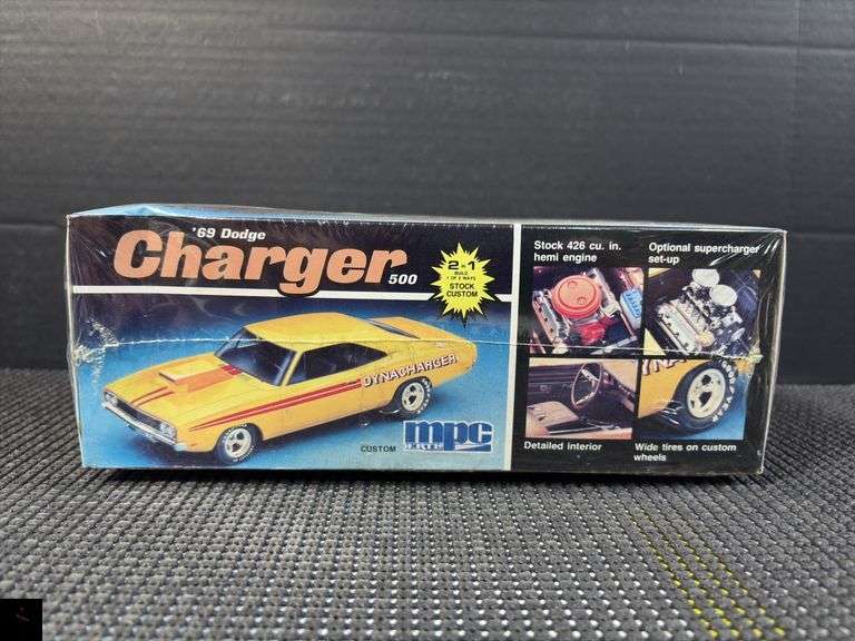'69 Dodge Charger 500 1/25 Model Kit by MPC