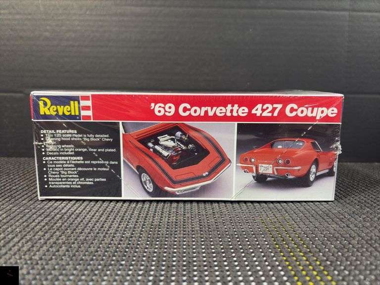 Revell 1969 Corvette 427 Coupe 1:25 Scale Model Kit