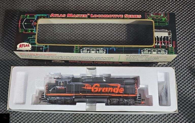 Atlas Master Series Rio Grande GP-40 Low Nose Locomotive #3131