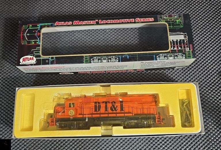 Atlas Master Locomotive Series GP-38 DT&I #204 in Box