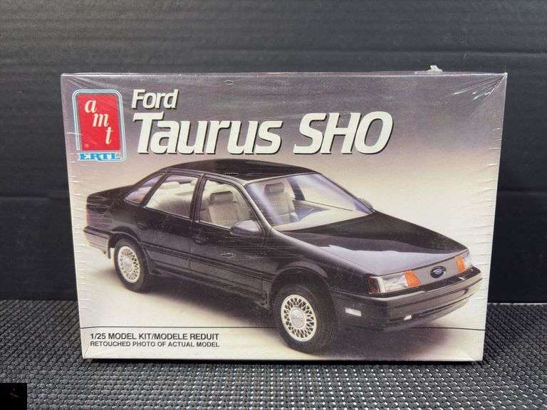 AMT Ertl 1990 Ford Taurus SHO 1/25 Scale Model Kit image