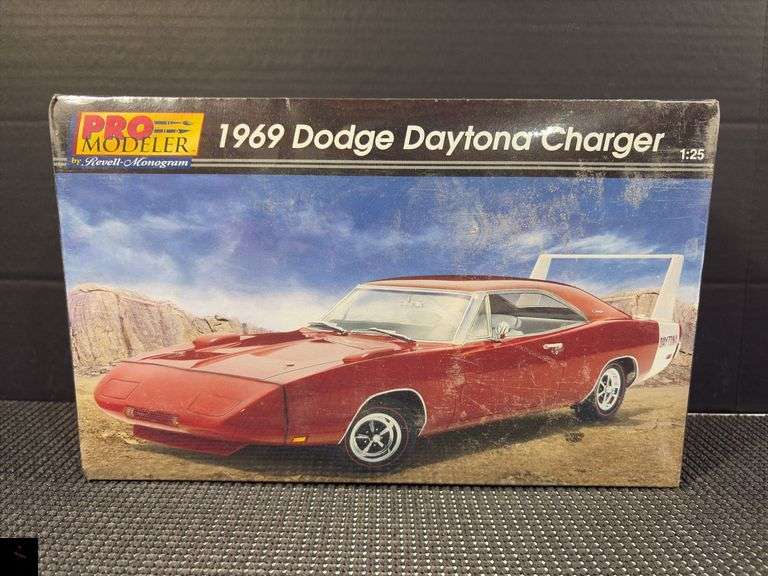 1969 Dodge Daytona Charger Pro Modeler 1:25 Scale Model Kit image