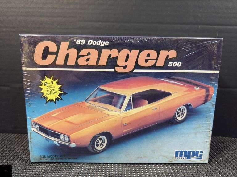 '69 Dodge Charger 500 1/25 Model Kit by MPC