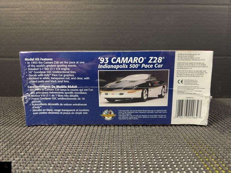 Monogram 1993 Camaro Z28 Indianapolis 500 Pace Car 1:25 Scale Model Kit